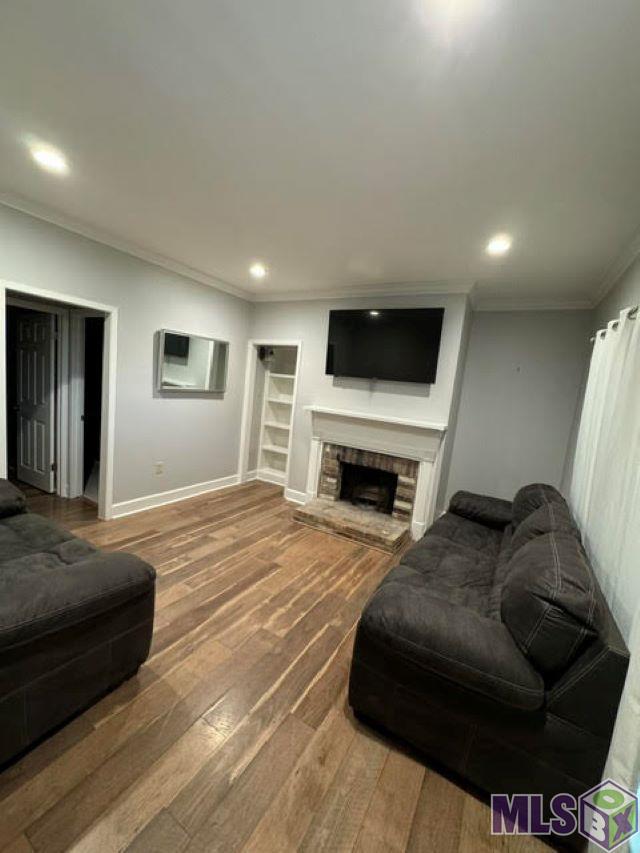 8155 Jefferson Highway, Unit 304 Baton Rouge, LA 70809 - Photo 2 of 19 Spacious Den w/Bookcase!