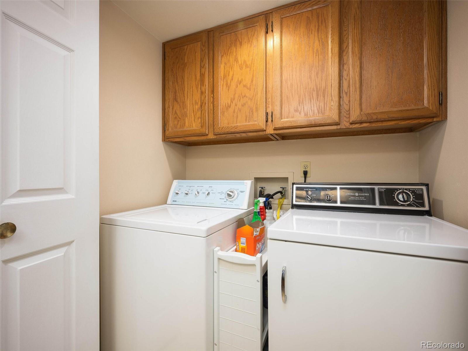 8634 Redstone Street Highlands Ranch, CO 80126 - Photo 14 of 25 a utility room with dryer and washer