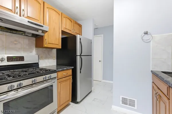 $2,000 | 212 Village Commons, Flemington, NJ 08822