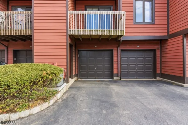 $2,000 | 212 Village Commons, Flemington, NJ 08822
