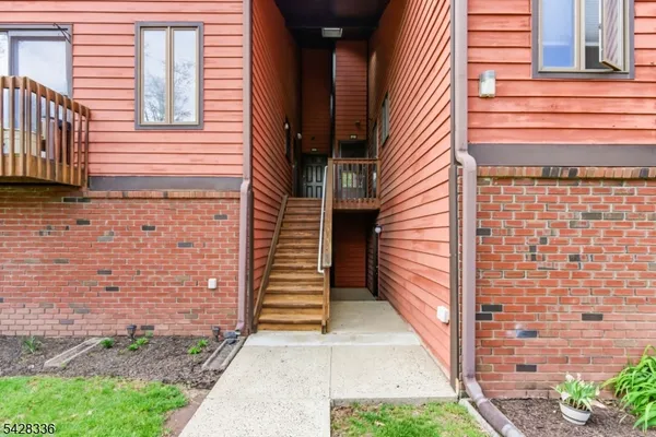 $2,000 | 212 Village Commons, Flemington, NJ 08822