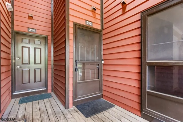 $2,000 | 212 Village Commons, Flemington, NJ 08822