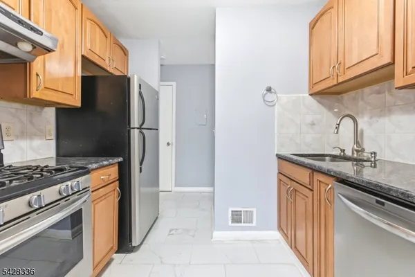 $2,000 | 212 Village Commons, Flemington, NJ 08822