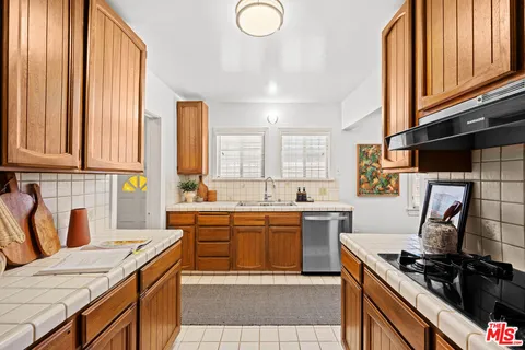 $1,650,000 | 637 North Detroit Street, Los Angeles, CA 90036
