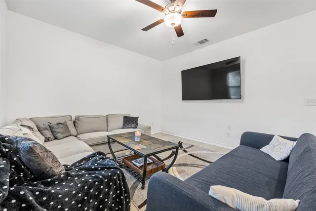 $2,400 | 301 Quarry Rock Cove, Liberty Hill, TX 78642