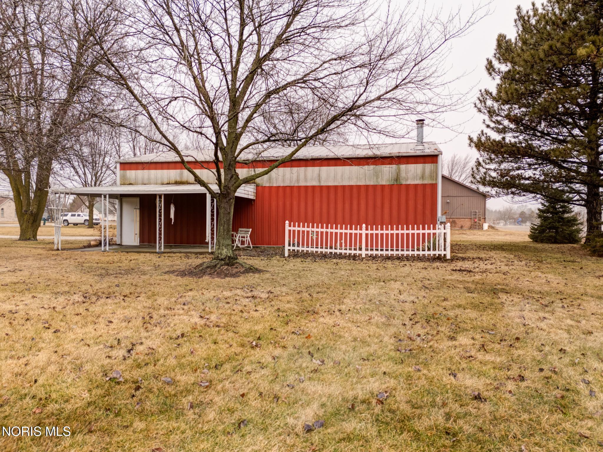 30236 Lemoyne Road Walbridge, OH 43465 - Photo 7 of 45 SIDE VIEW BARN