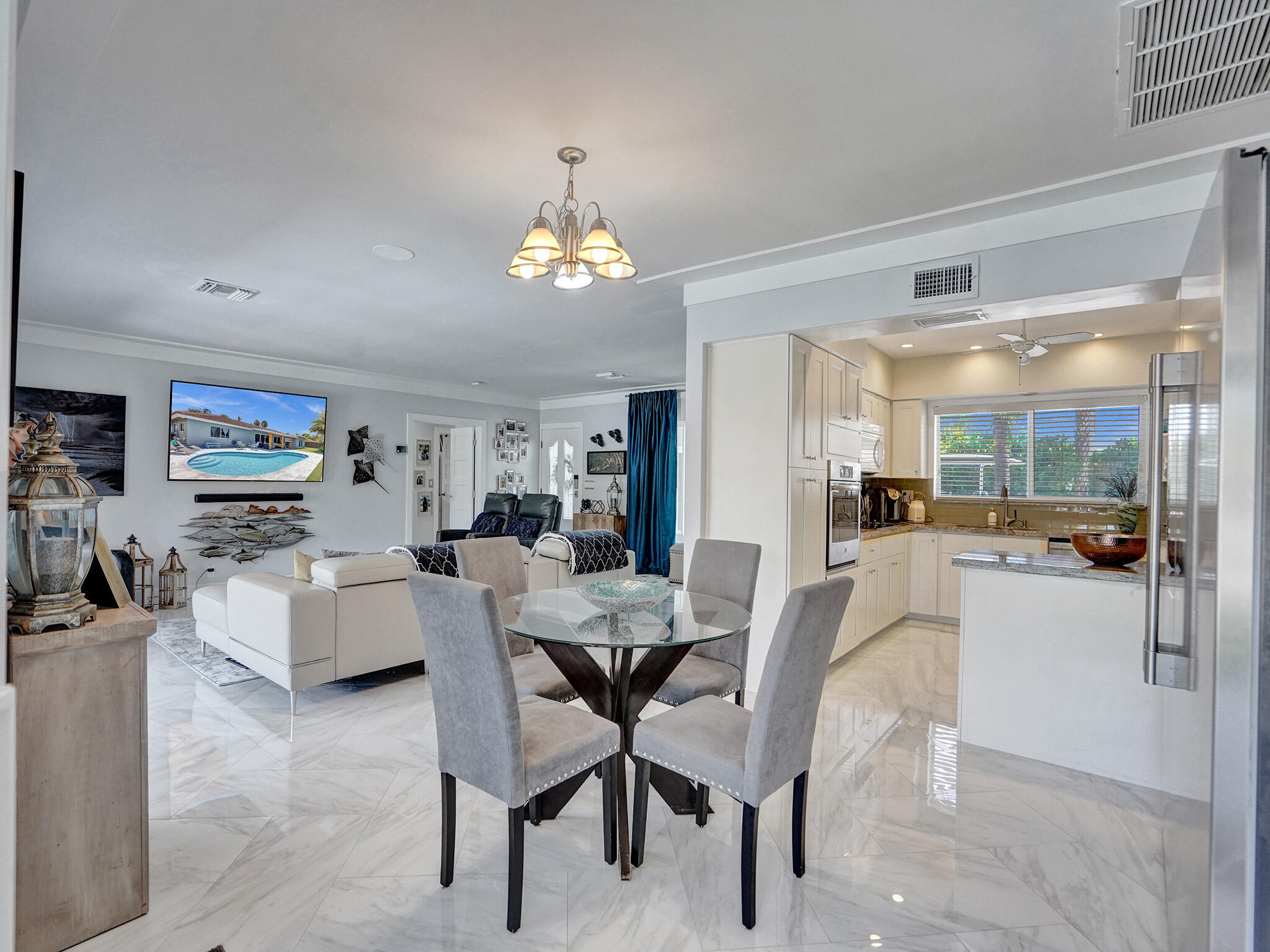 2011 Waters Edge Pompano Beach, FL 33062 - Photo 12 of 69 ROY03571