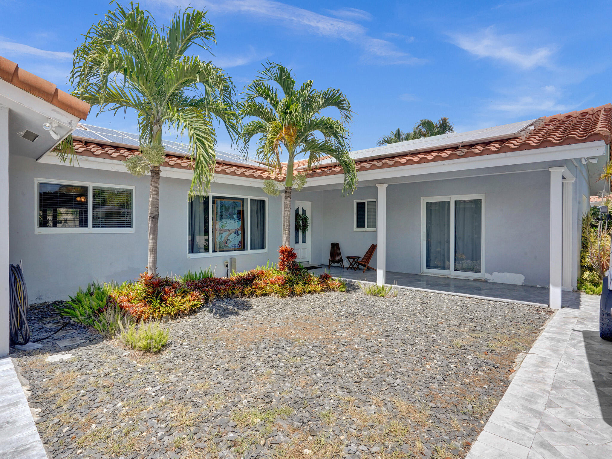 2011 Waters Edge Pompano Beach, FL 33062 - Photo 3 of 69 ROY03685