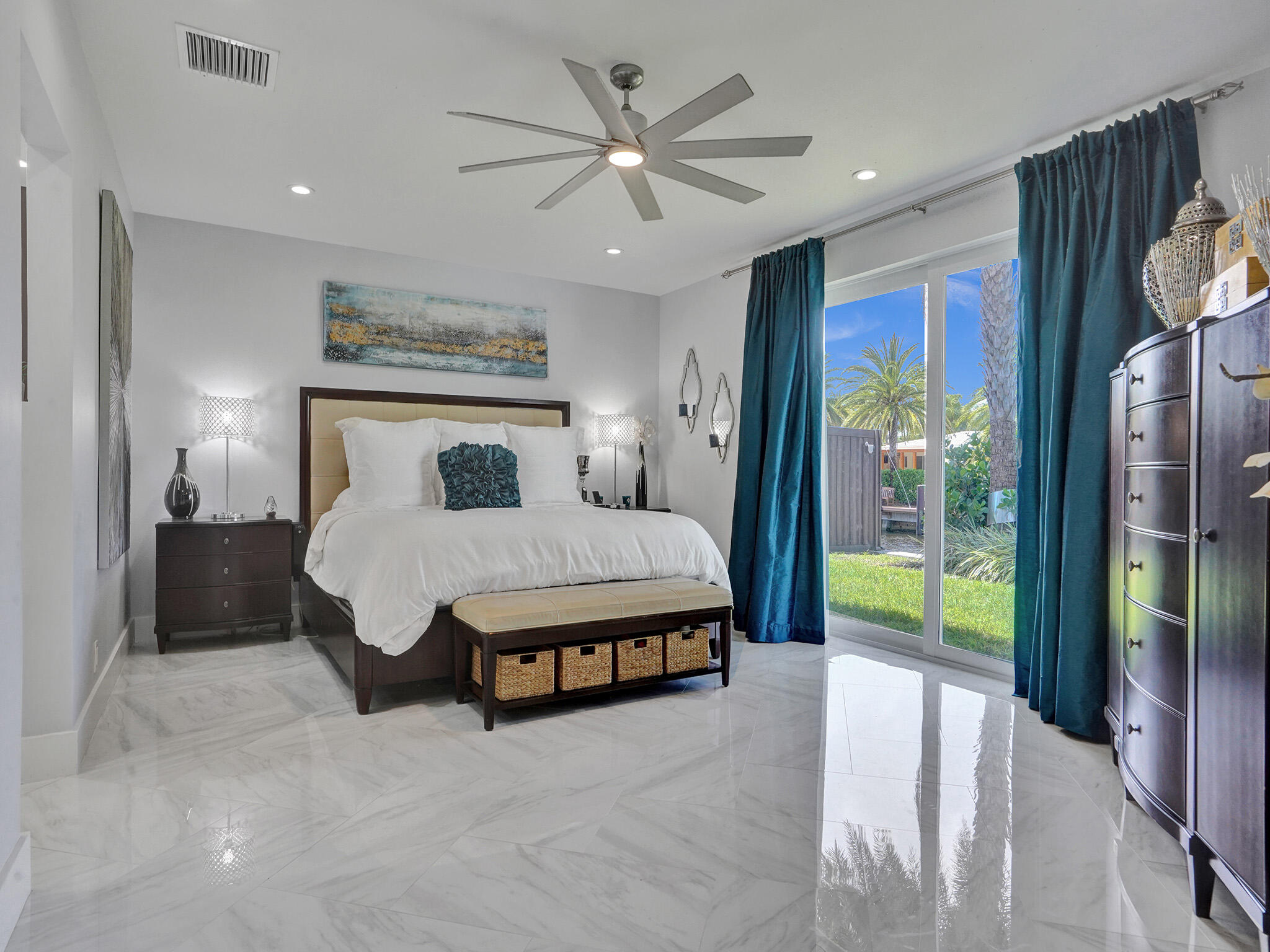 2011 Waters Edge Pompano Beach, FL 33062 - Photo 33 of 69 ROY03526