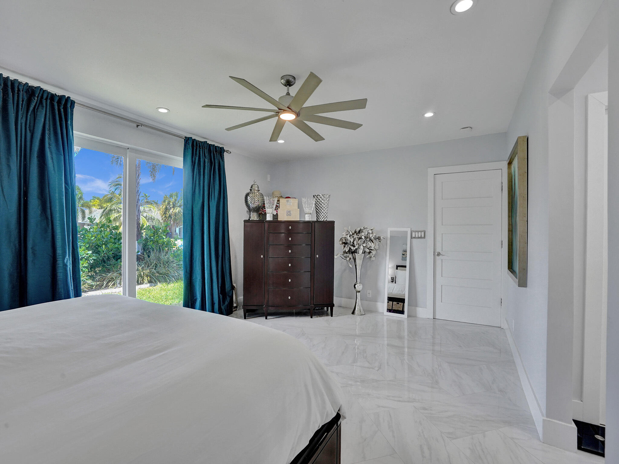 2011 Waters Edge Pompano Beach, FL 33062 - Photo 36 of 69 ROY03535