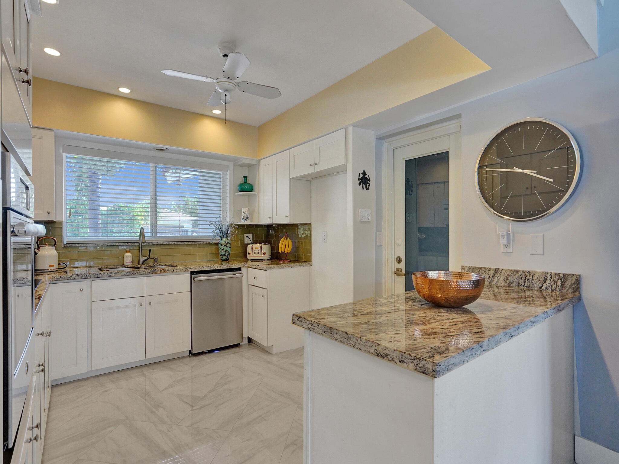 2011 Waters Edge Pompano Beach, FL 33062 - Photo 38 of 69 ROY03541