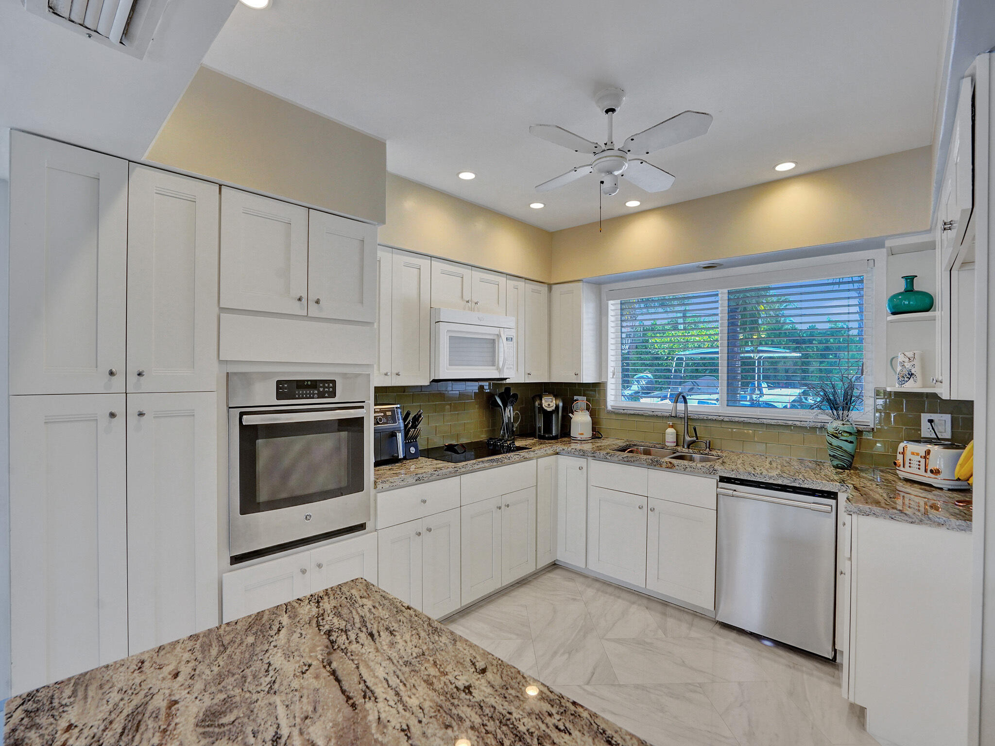 2011 Waters Edge Pompano Beach, FL 33062 - Photo 40 of 69 ROY03547