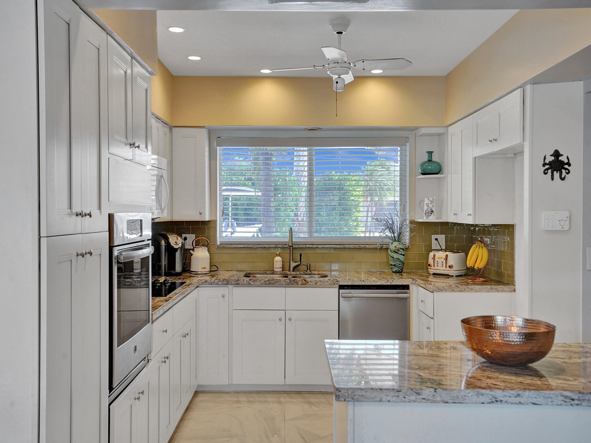 2011 Waters Edge Pompano Beach, FL 33062 - Photo 41 of 69 ROY03550