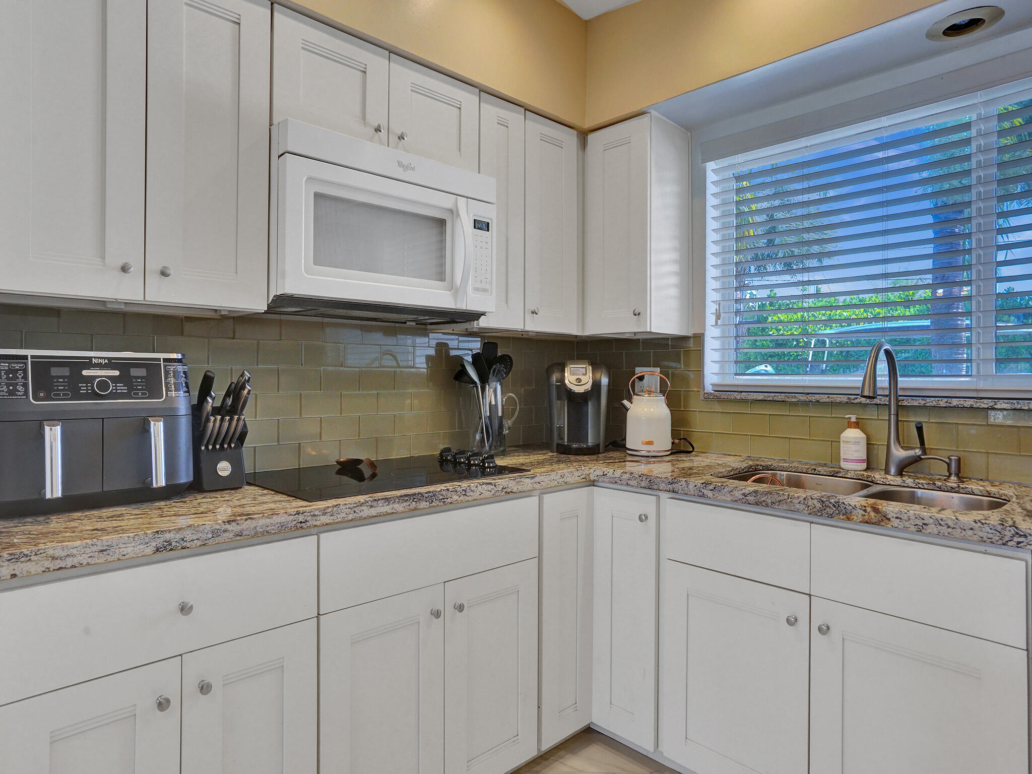 2011 Waters Edge Pompano Beach, FL 33062 - Photo 42 of 69 ROY03553