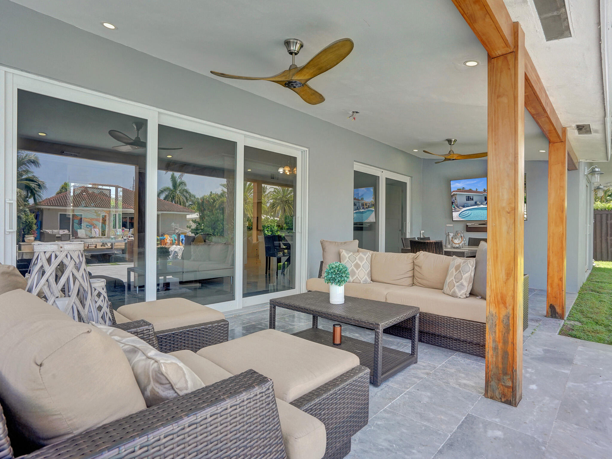 2011 Waters Edge Pompano Beach, FL 33062 - Photo 48 of 69 ROY03604