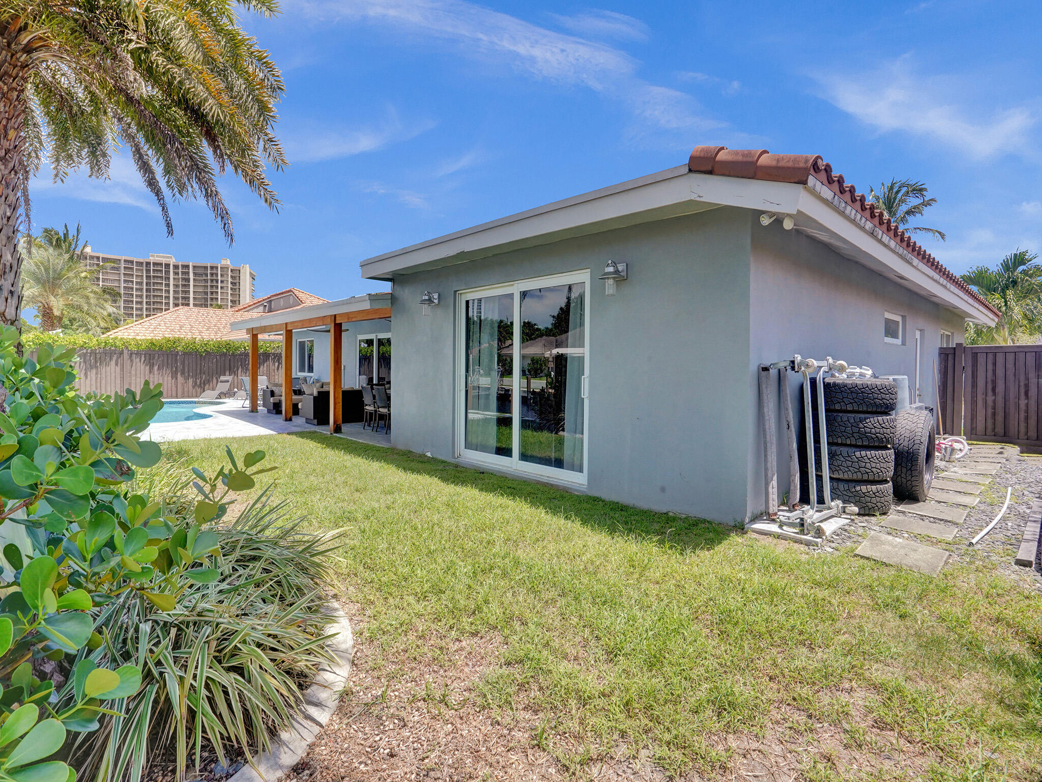 2011 Waters Edge Pompano Beach, FL 33062 - Photo 55 of 69 ROY03625