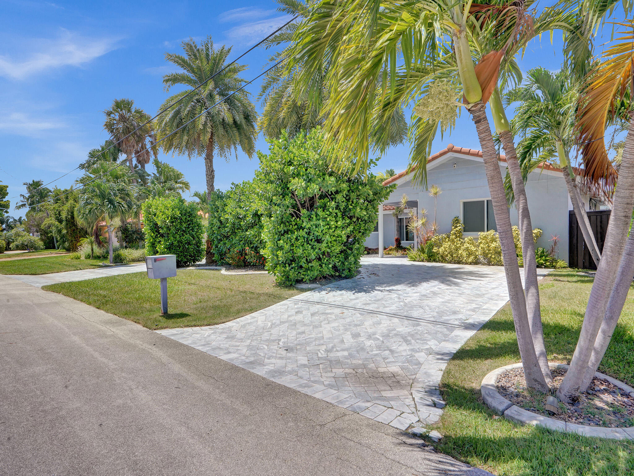 2011 Waters Edge Pompano Beach, FL 33062 - Photo 68 of 69 ROY03670