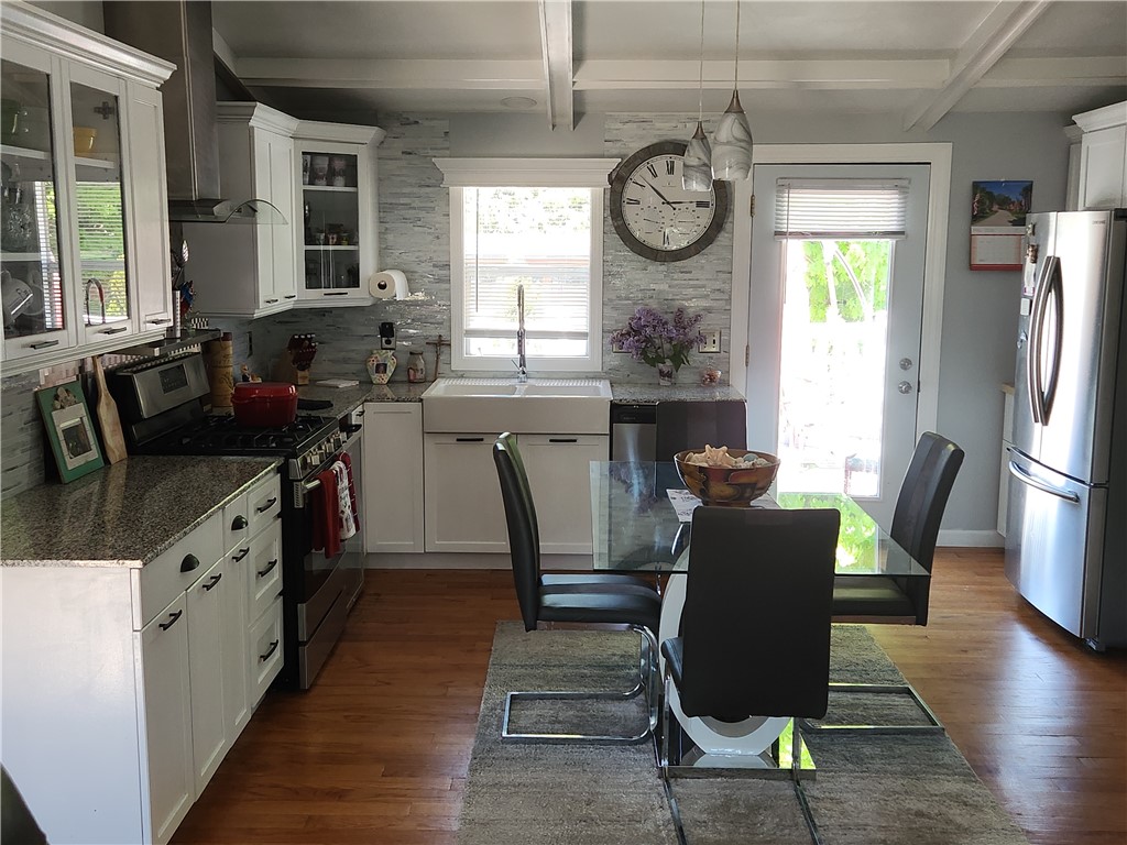75 Chiswick Road Warwick, RI 02889 - Photo 4 of 32