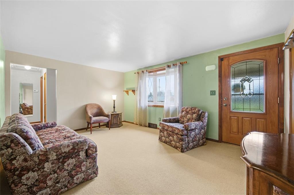 108 Starling Drive McKees Rocks, PA 15136 - Photo 4 of 37 a living room with furniture