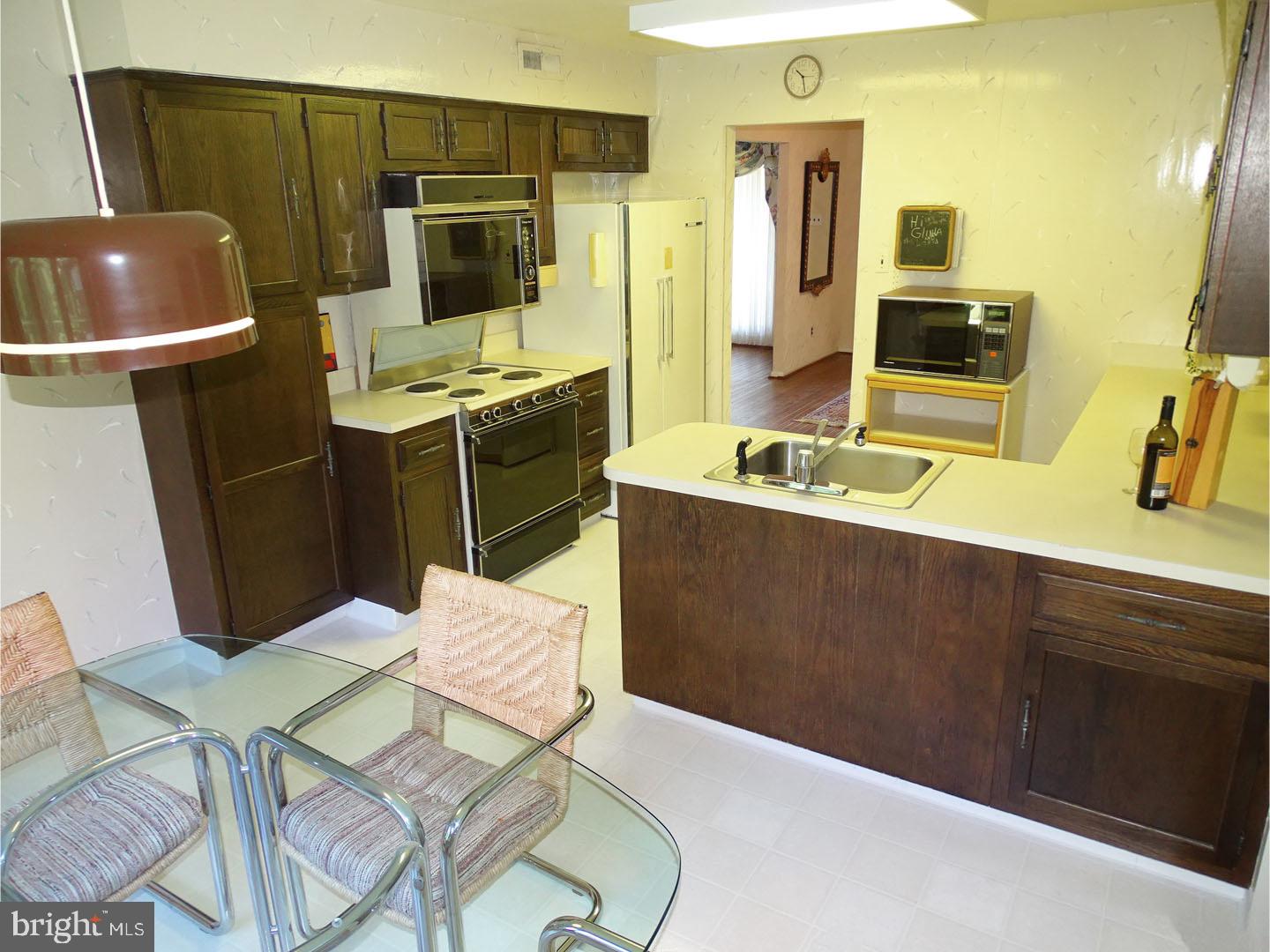 37 Sima Road Holland, PA 18966 - Photo 6 of 24 Kitchen