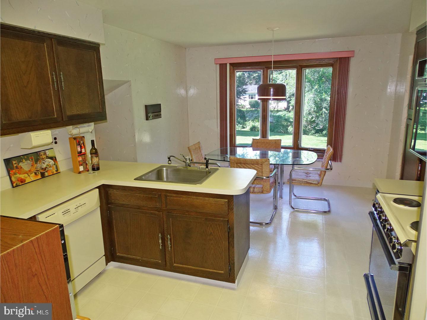 37 Sima Road Holland, PA 18966 - Photo 7 of 24 Kitchen
