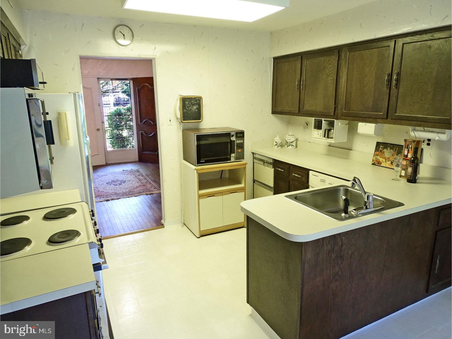 37 Sima Road Holland, PA 18966 - Photo 8 of 24 Kitchen