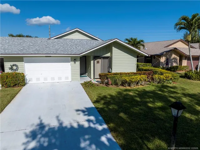 $394,500 | 12668 Southeast Cascades Court, Hobe Sound, FL 33455