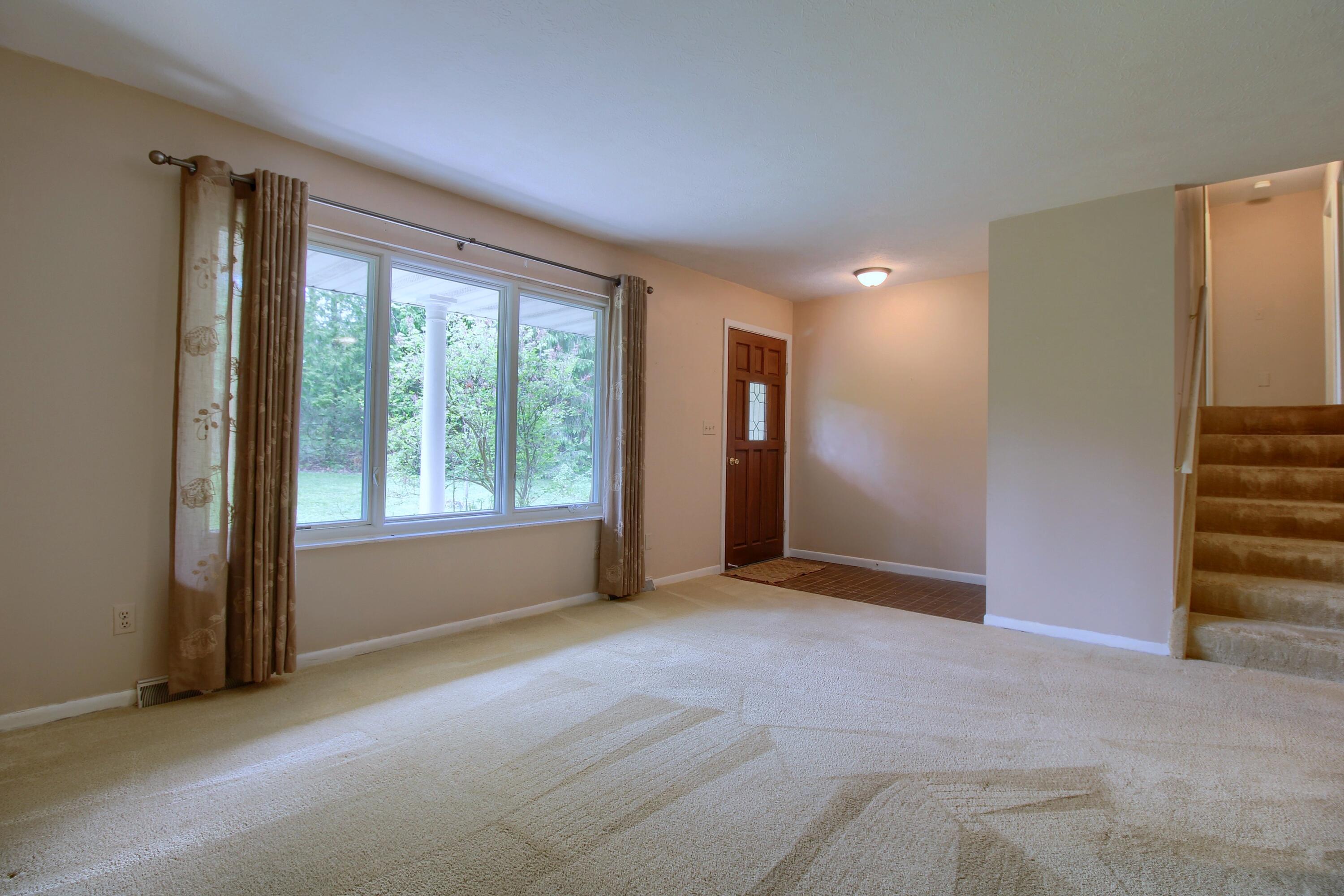 39 Judd Road Milan, MI 48160 - Photo 9 of 32 Living-Room-3rd-View