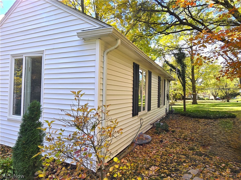 4639 Brainard Road Chagrin Falls, OH 44022 - Photo 20 of 50 Side of home.
