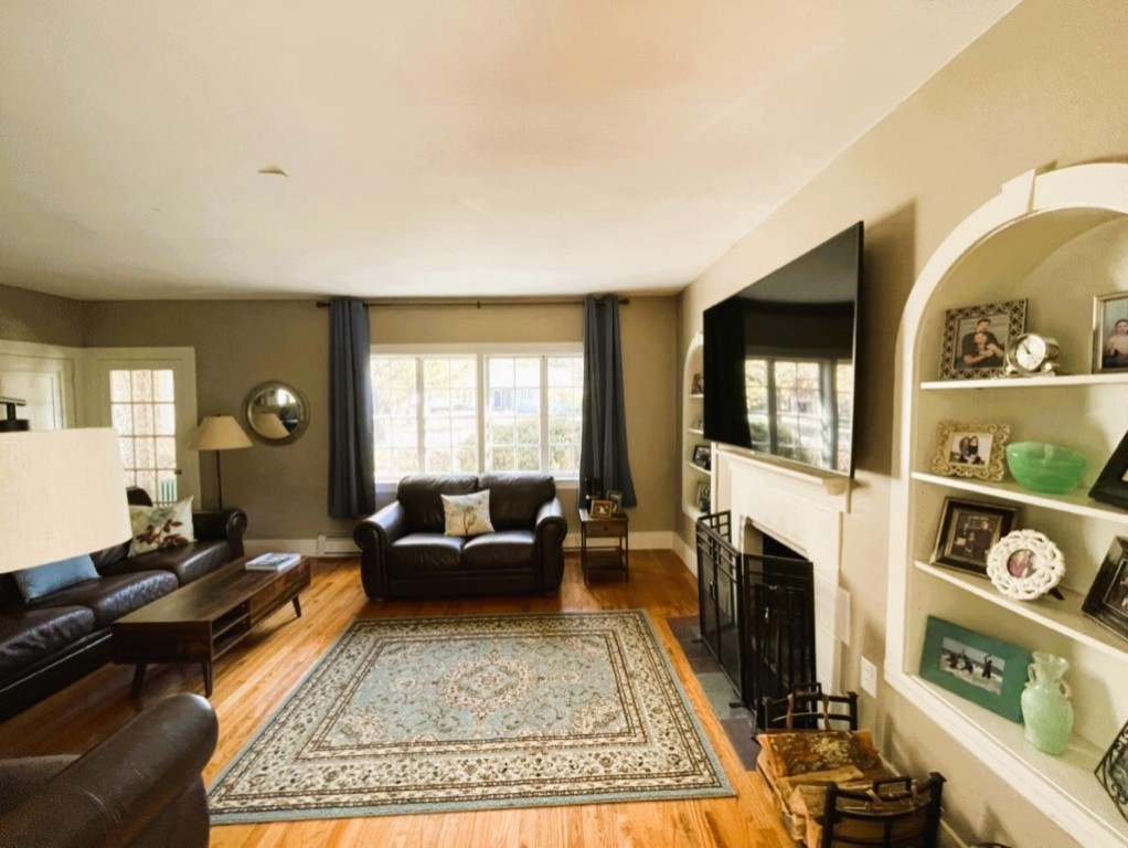 55 Washington Road Barrington, RI 02806 - Photo 12 of 44 First Floor