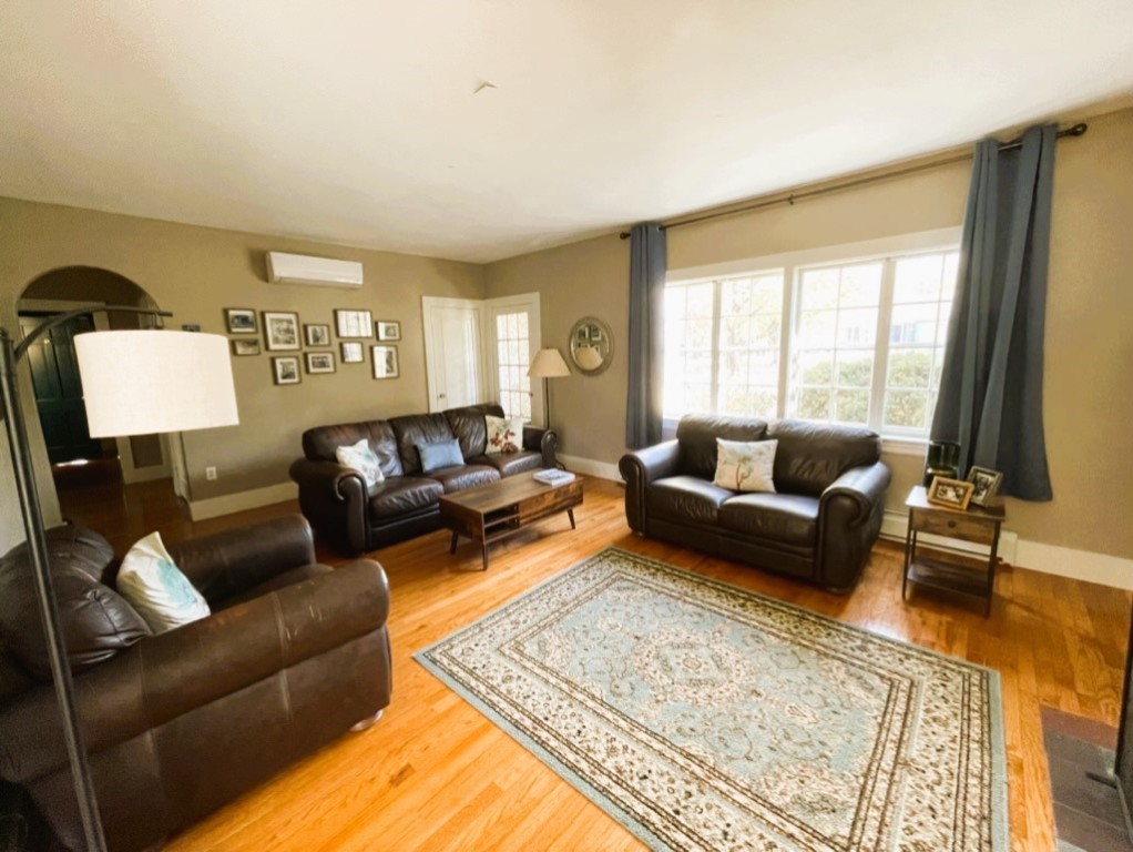 55 Washington Road Barrington, RI 02806 - Photo 13 of 44 First Floor