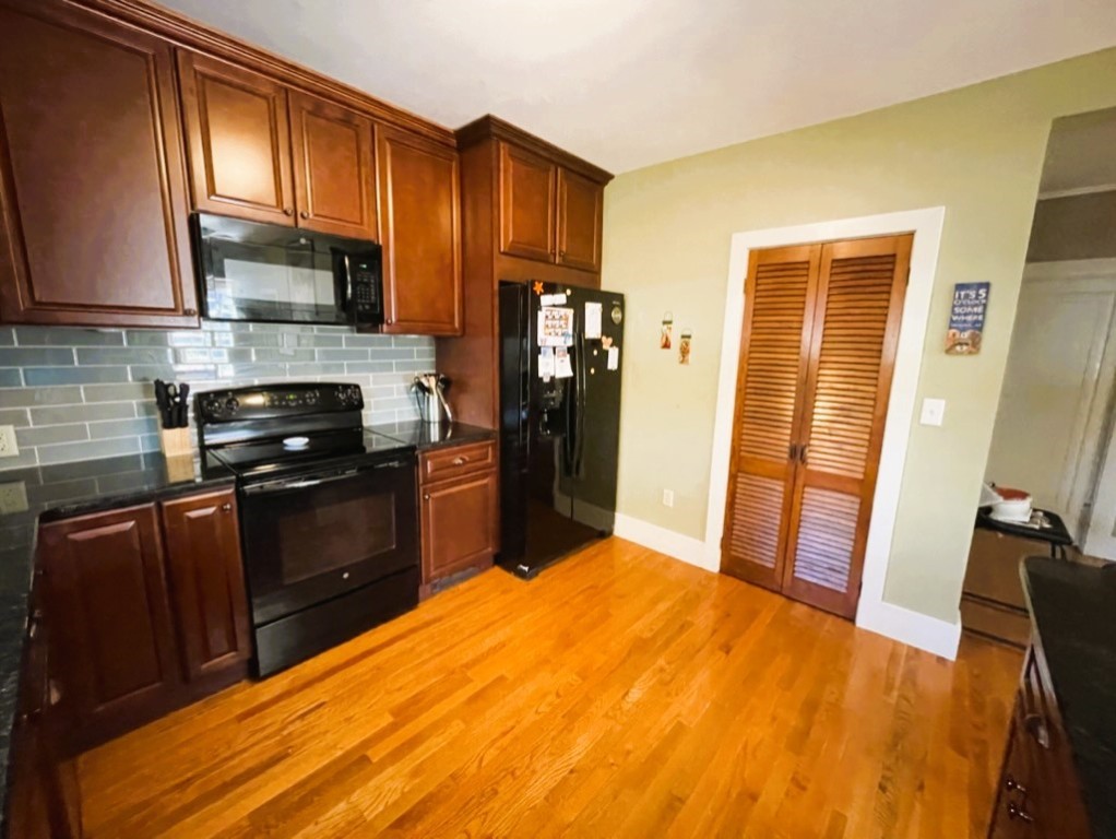 55 Washington Road Barrington, RI 02806 - Photo 3 of 44 First Floor