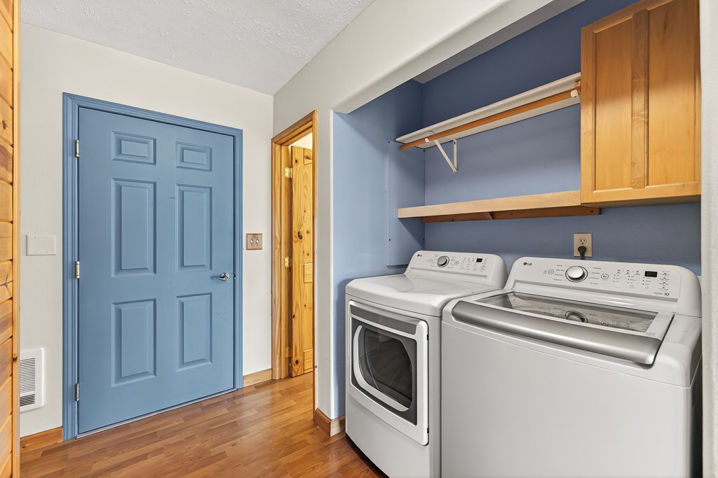 1510 South Samson Trail McCall, ID 83638 - Photo 27 of 50 Landing to bathroom