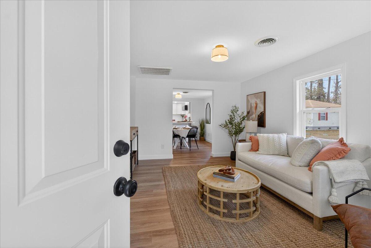 510 Parsons Road Summerville, SC 29483 - Photo 4 of 23 05-Square One Team - DSC02215