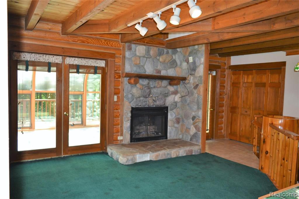 6556 Crooked Lake Road Brighton, MI 48116 - Photo 11 of 34