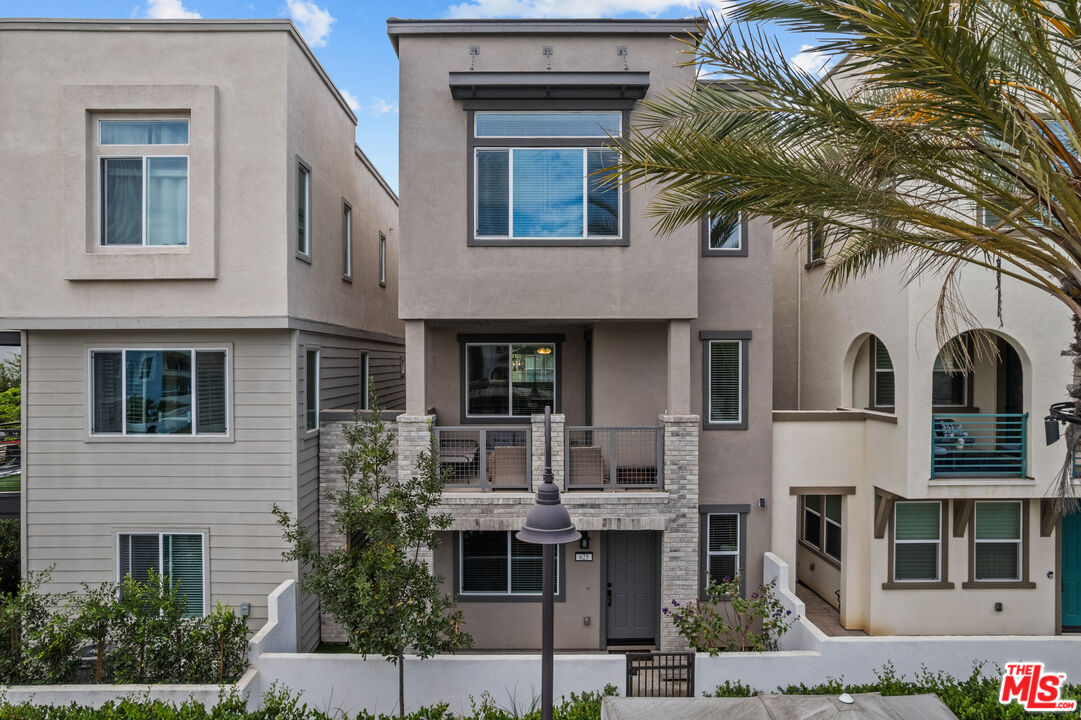a view of multiple houses with a yard