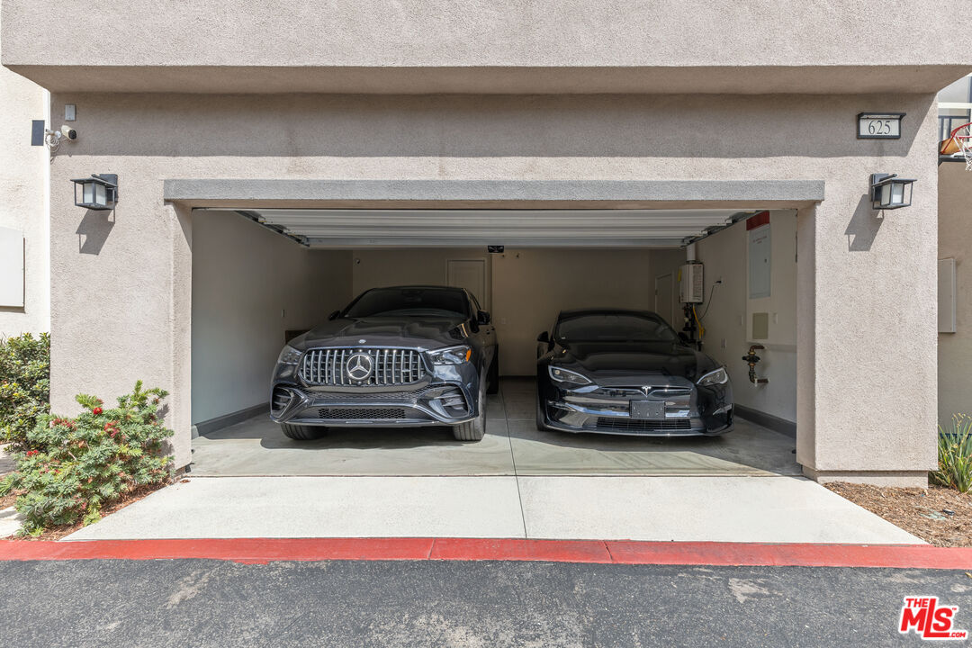 625 Daniel Freeman Circle Inglewood, CA 90301 - Photo 21 of 23 a view of car parked in garage