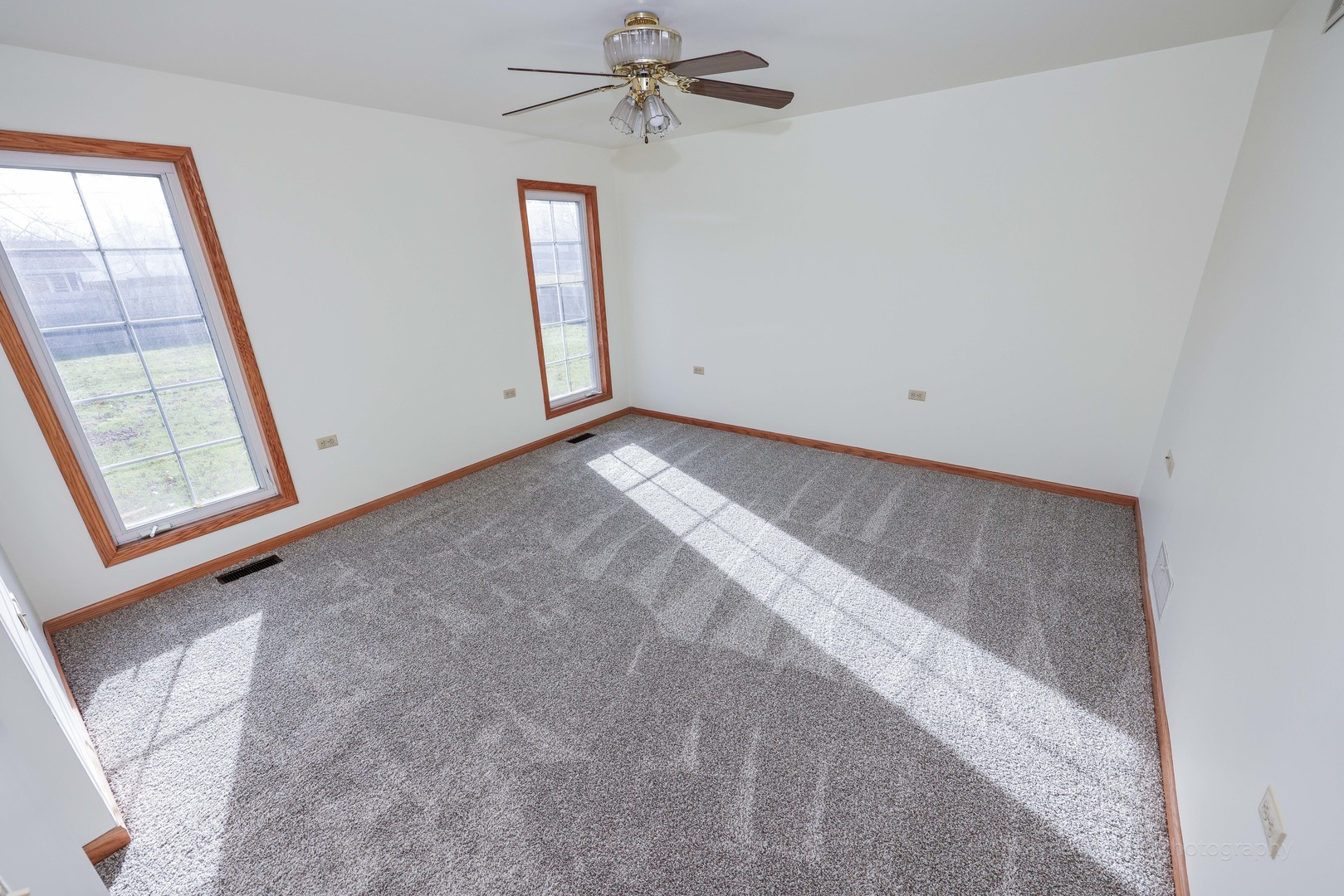 206 1/2 Redbud Drive Joliet, IL 60433 - Photo 15 of 34 an empty room with windows