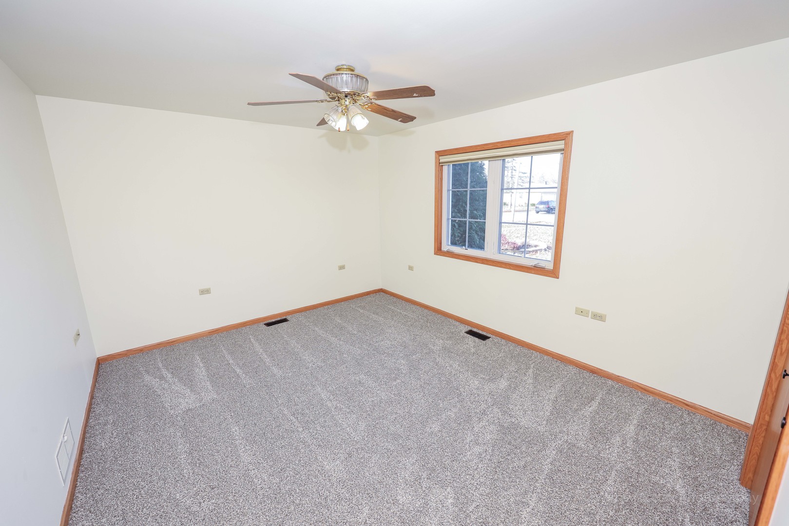 206 1/2 Redbud Drive Joliet, IL 60433 - Photo 18 of 34 an empty room with a window