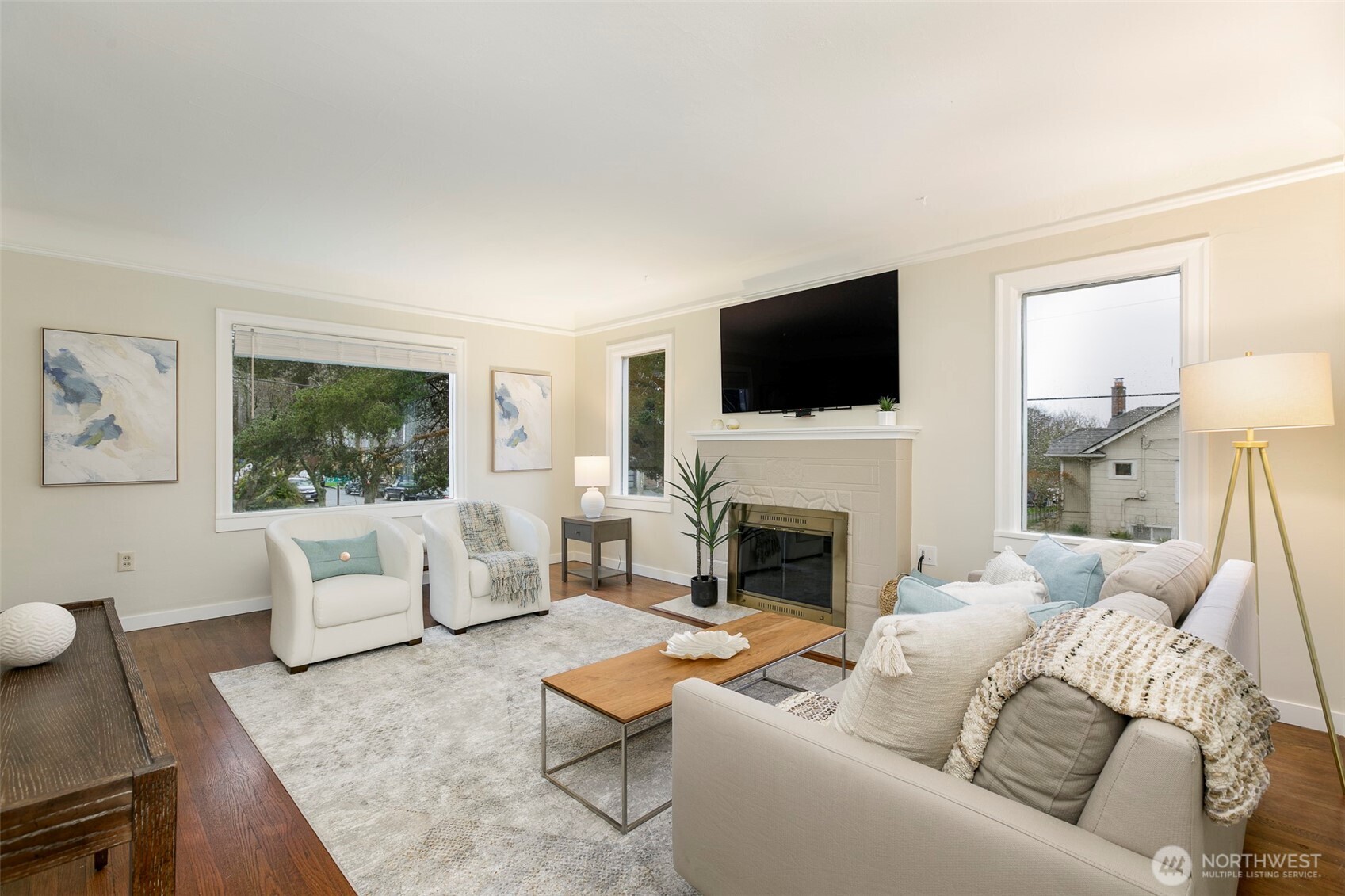 7501 25th Avenue Northwest Seattle, WA 98117 - Photo 2 of 28