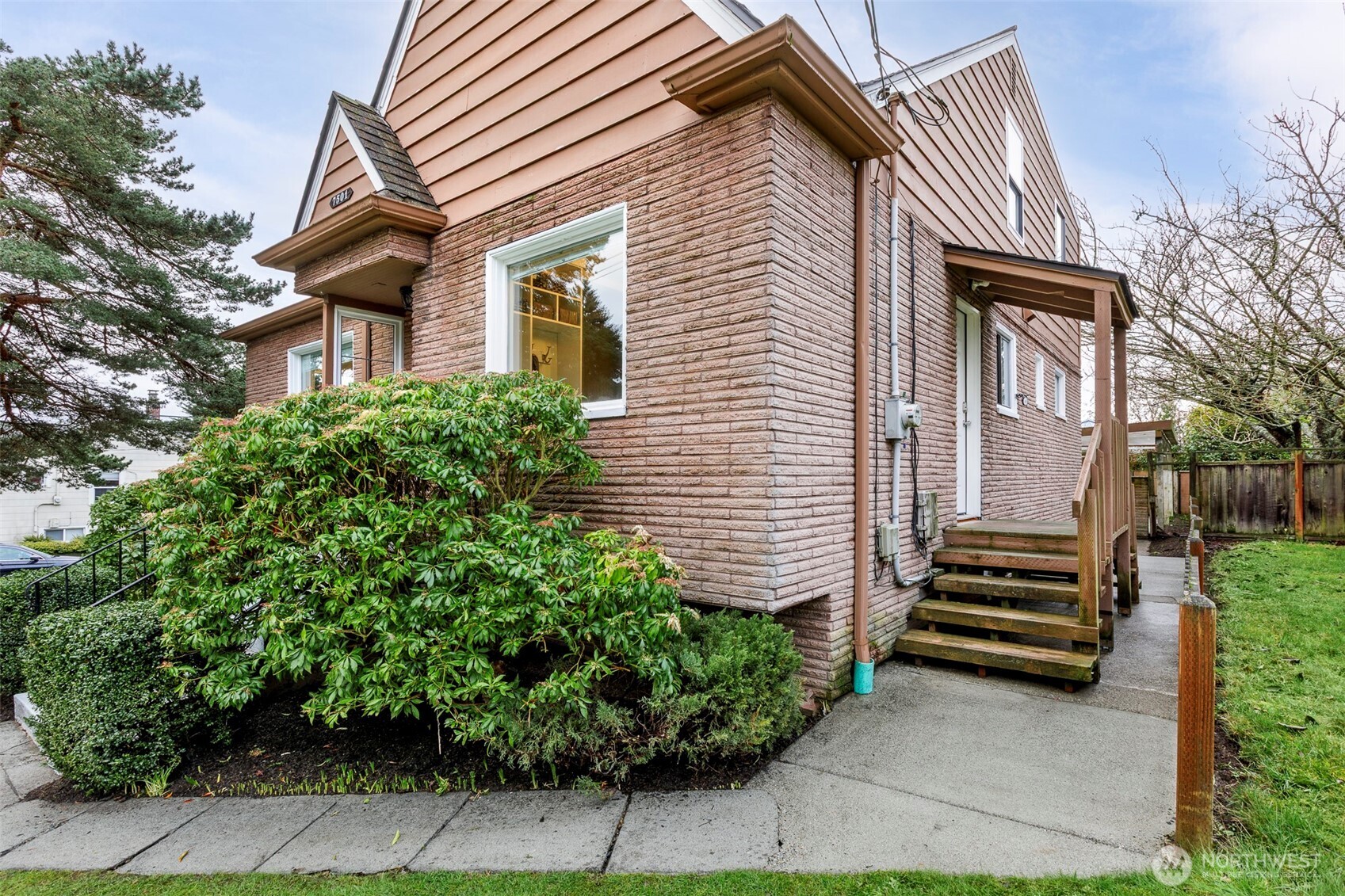 7501 25th Avenue Northwest Seattle, WA 98117 - Photo 24 of 28