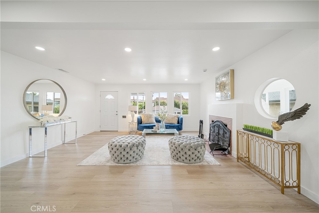 5057 Inaglen Way Los Angeles, CA 90043 - Photo 3 of 23