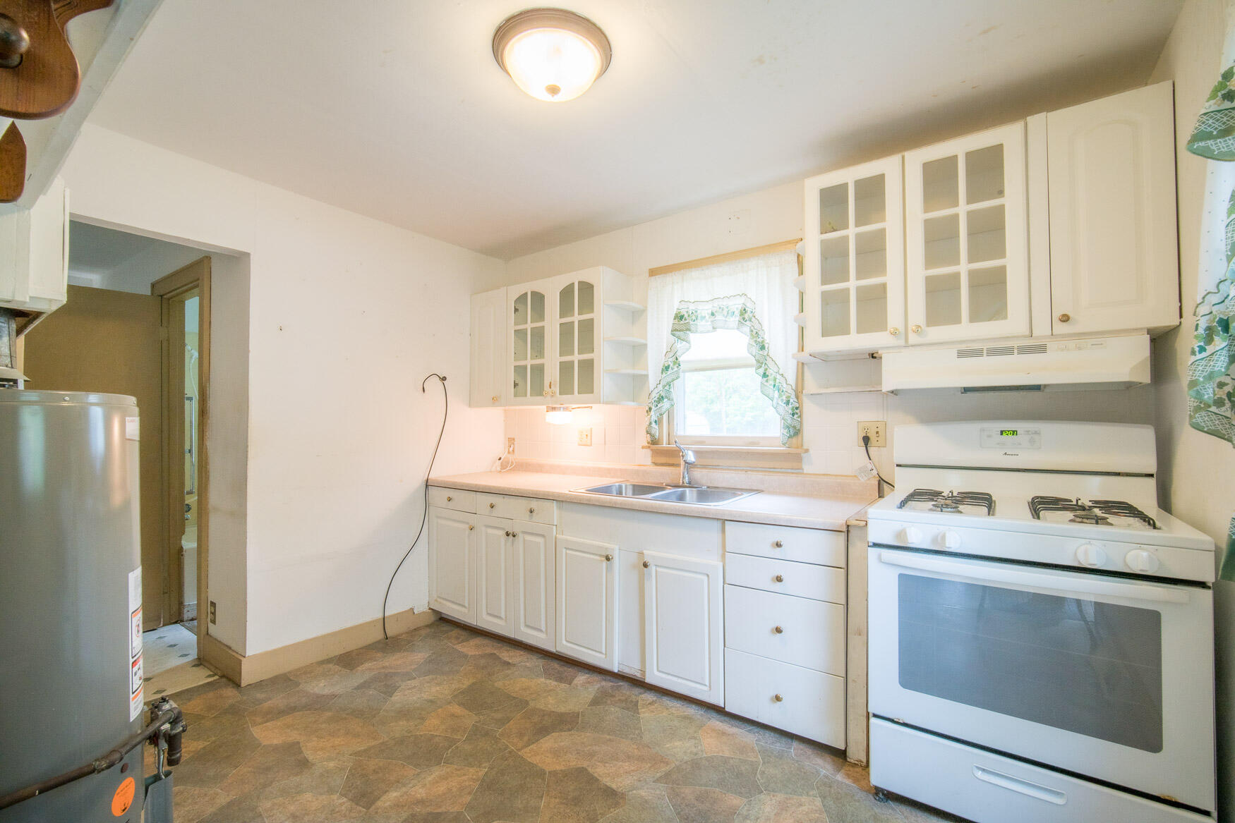 7180 North River Road Trenton, WI 53090 - Photo 7 of 18 KITCHEN