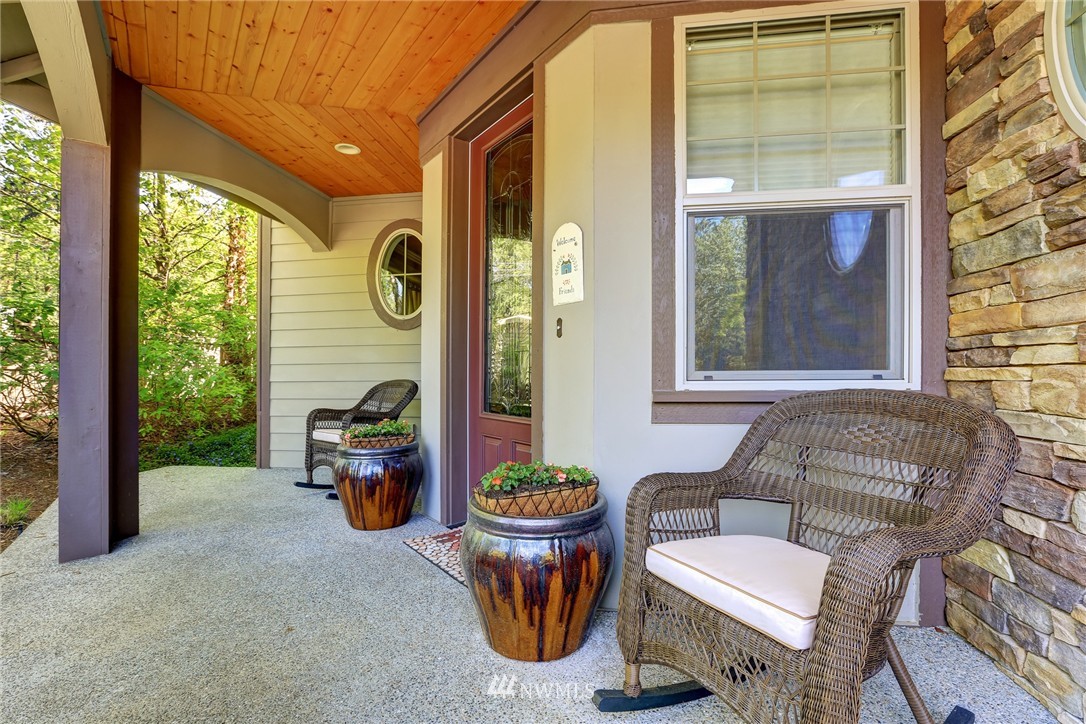5571 Northeast 17th Street Renton, WA 98059 - Photo 3 of 25 Gallery Image 3