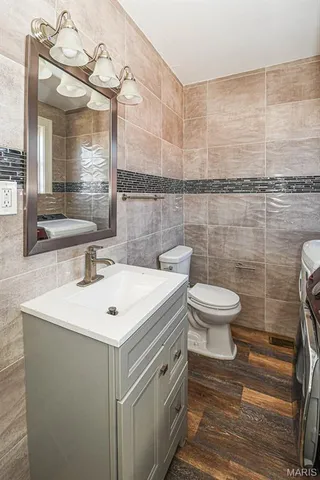 $1,000 | 4573 Gravois Avenue, Unit B, St. Louis, MO 63116