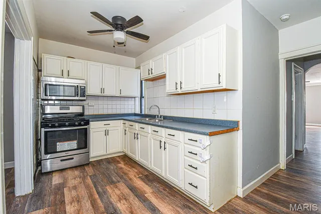 $1,000 | 4573 Gravois Avenue, Unit B, St. Louis, MO 63116