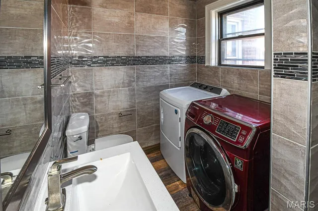 $1,000 | 4573 Gravois Avenue, Unit B, St. Louis, MO 63116