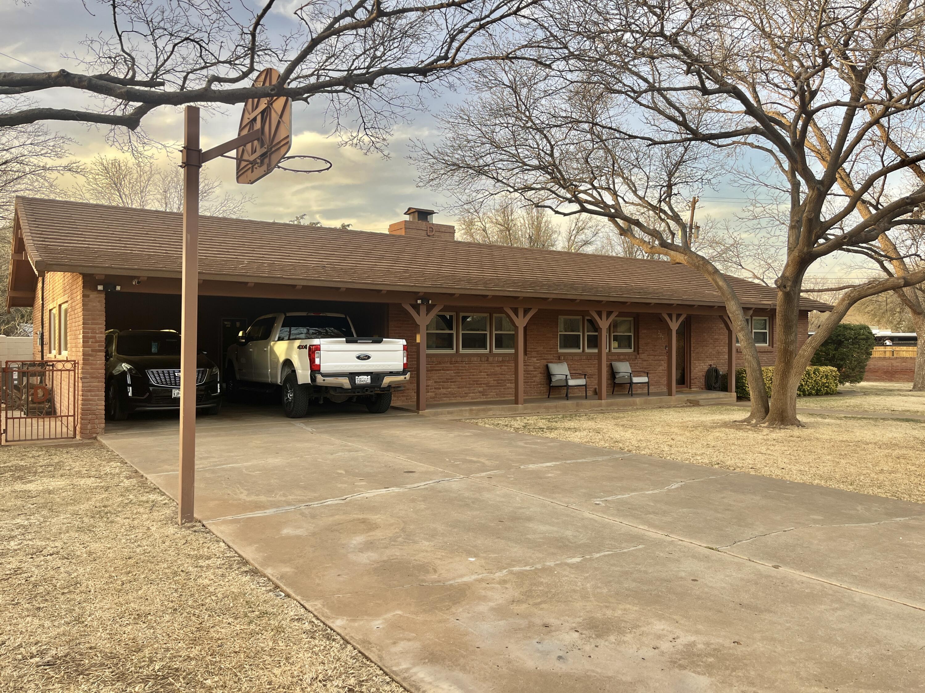 207 Terrace Circle Lamesa, TX 79331 - Photo 2 of 34 IMG_3970