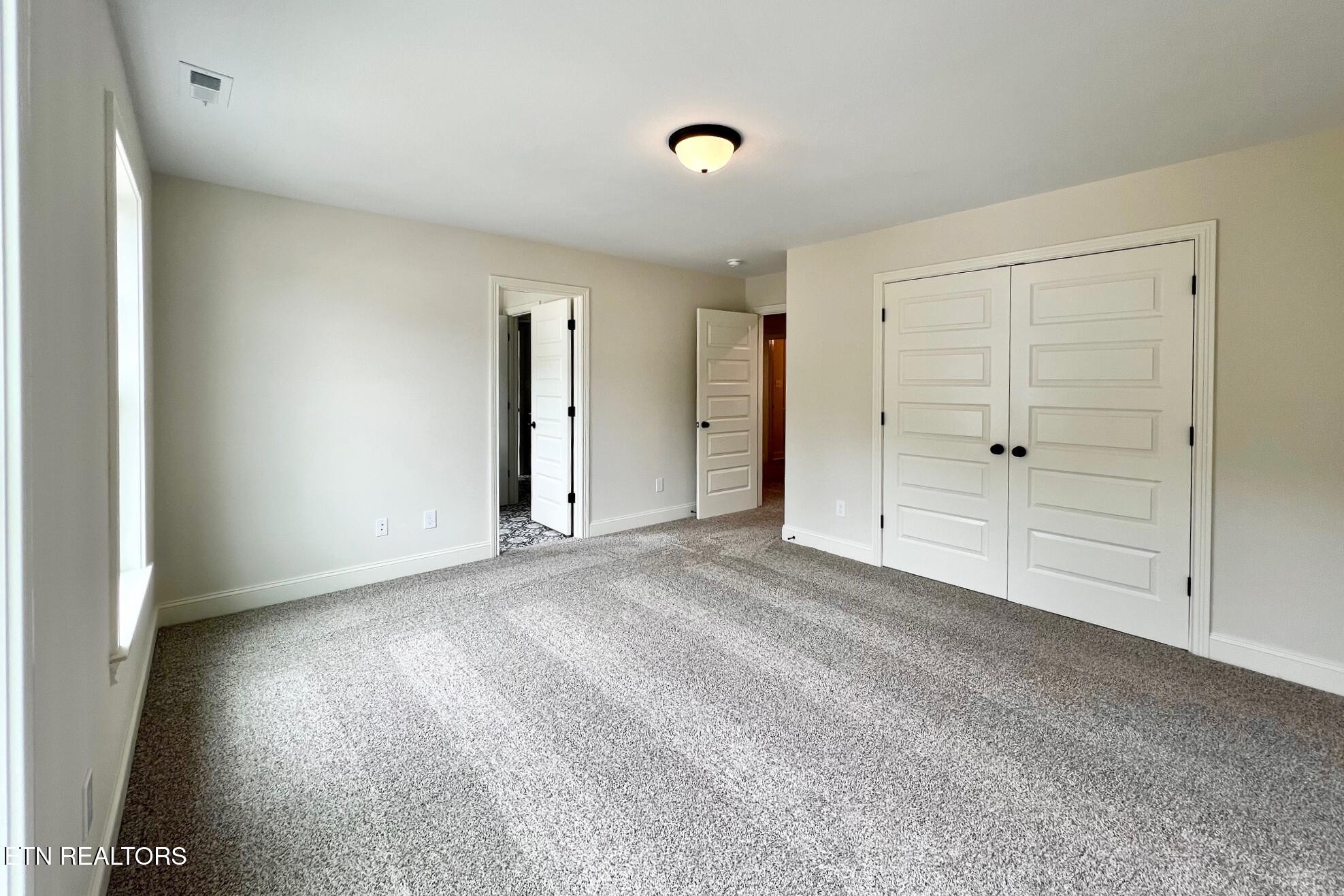 1209 Madison Oaks Road Knoxville, TN 37924 - Photo 25 of 35 an empty room with closet area
