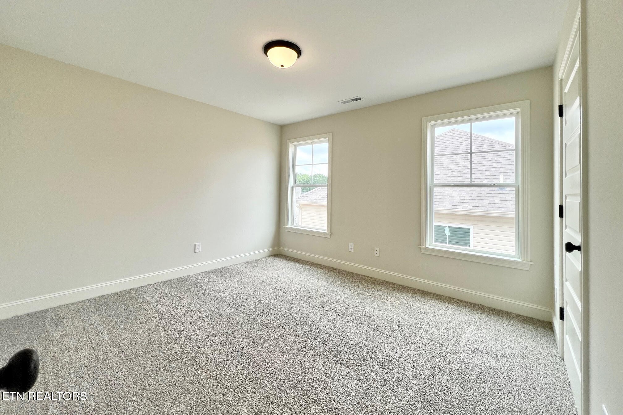 1209 Madison Oaks Road Knoxville, TN 37924 - Photo 33 of 35 an empty room with windows and closet